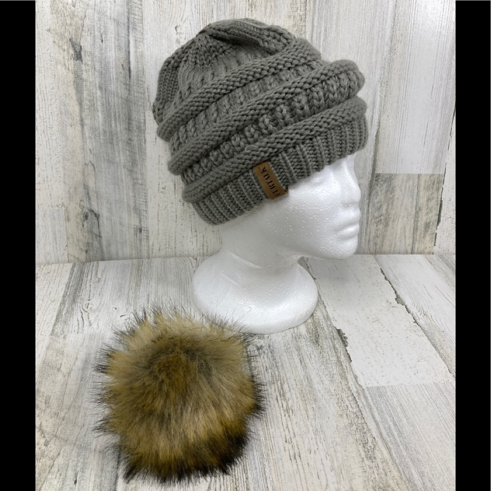 2-in-1 beanie with removable pompom